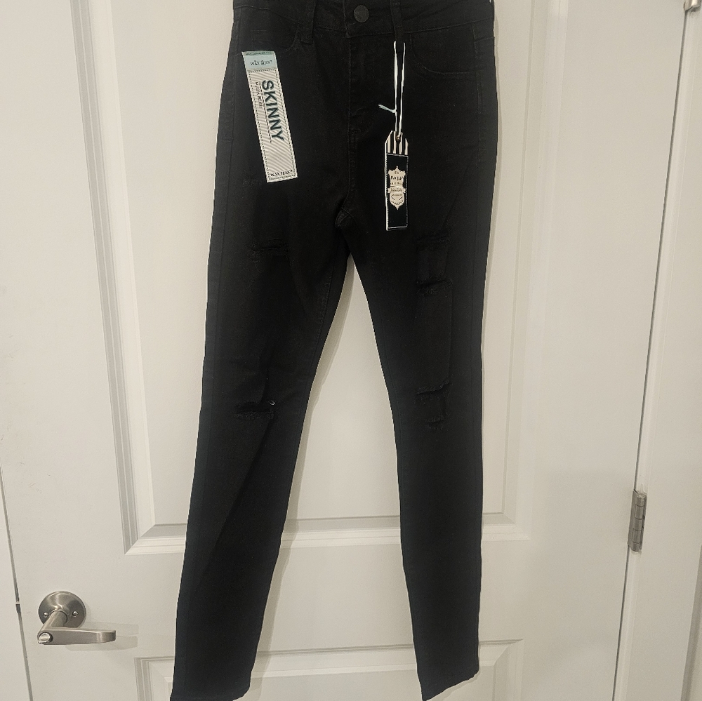 WOMEN'S BLACK DISTRESSED HIGH-RISE JEANS.  SIZE 24. NEW WITH TAGS.